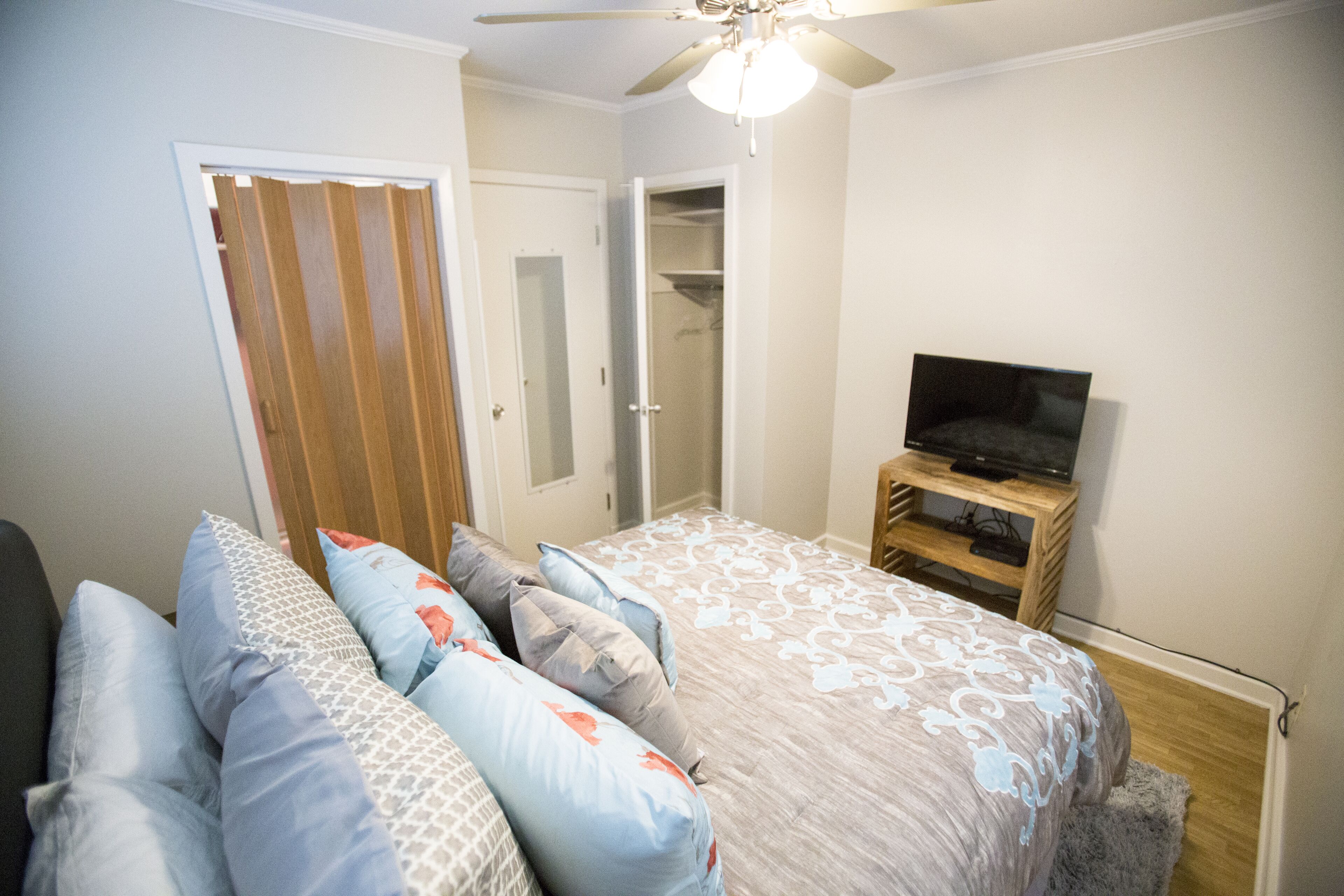 2 chambres, fer et planche à repasser, Wi-Fi gratuit, draps fournis