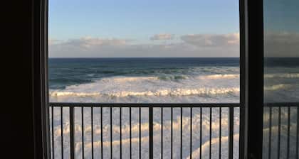 Ocean Front, Edge Of Cliff - Feel & See Every Crashing Wave From All Room