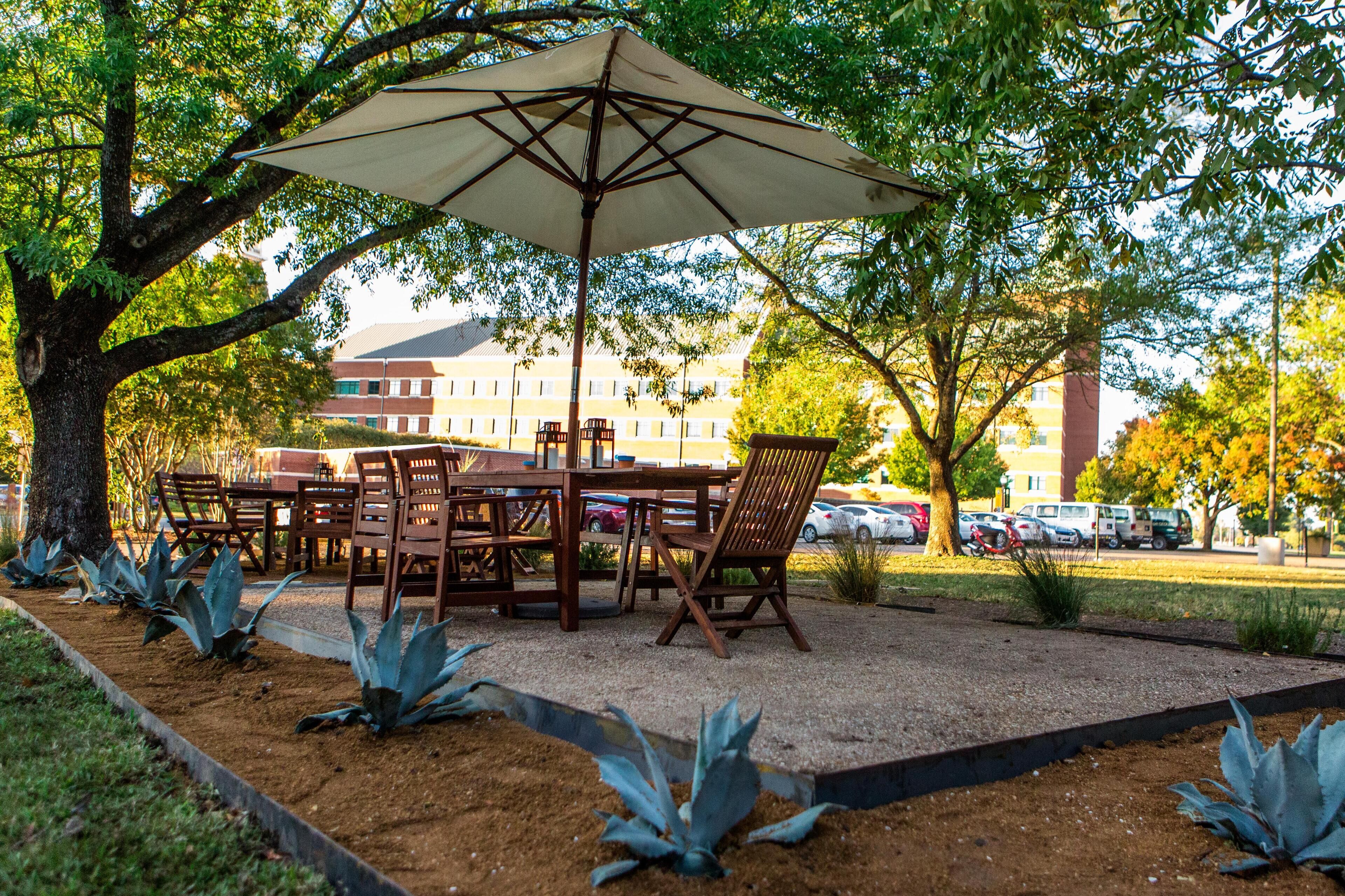 Finally a better way to visit Waco! Minutes from Magnolia Market/ McLane