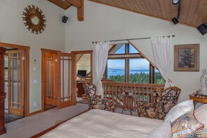 4 bedrooms, iron/ironing board, WiFi, bed sheets - Gorgeous 4-Bedroom Island Retreat With Island/ Water Views; Sleeps 12 (Friday Harbor)