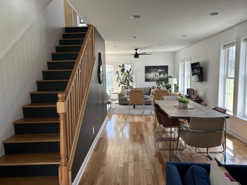 Modern Designer Beach House 1 mile to the beach! Pet-friendly & bright