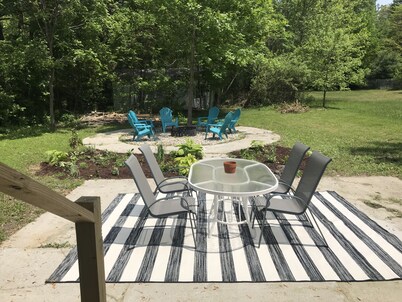 Modern Designer Beach House 1 mile to the beach! Pet-friendly & bright
