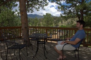 Outdoor dining - Longs Peak View, walk to downtown, historic charm (Estes Park)