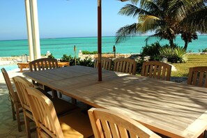 屋外ダイニングエリア