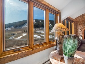 Interior - SKI IN/OUT SLOPESIDE 5 BDRM & HOT TUB W/ MOUNTAIN VIEWS
100 FT TO SUPER B LIFT
(Frisco)