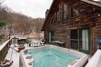 Secluded Log Home-Hot Tub-Fire Pit-LP Grill-on 46 Peaceful Natural Acres-3 Beds