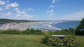 Beach nearby, sun loungers, beach towels