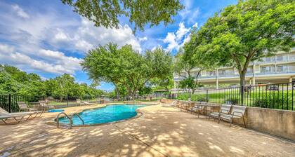 Riverfront condo with pool & hot tub, walk everywhere