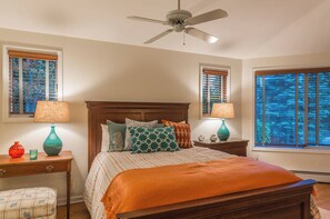 4 bedrooms, desk, iron/ironing board, travel cot - Serene Lakefront Escape - Private Dock & Screened Gazebo (Copake)