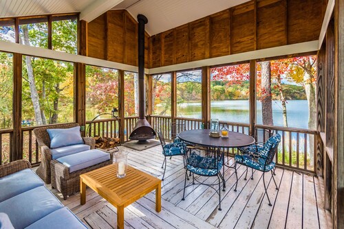 Serene Lakefront Escape - Private Dock & Screened Gazebo