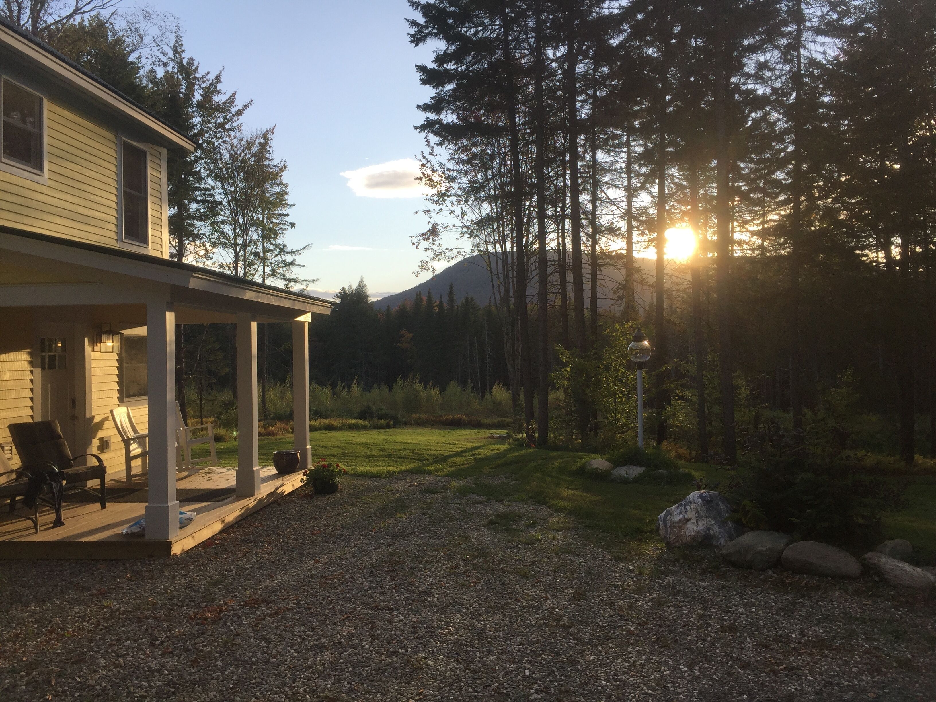 Elmore Home w/ panoramic mountain view. Private, quiet, clean & fiber optic WiFi