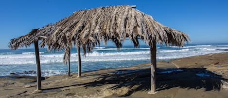Am Strand, Liegestühle, Strandtücher