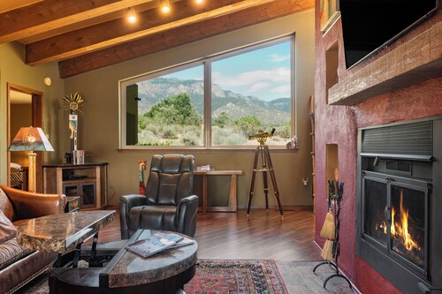 CASA SANDIA PEAK. Unobstructed Mountain/Tram Views. Serenity-Wildlife-Pets OK.