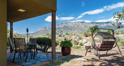 CASA SANDIA PEAK. Unobstructed Mountain/Tram Views. Serenity-Wildlife-Pets OK.