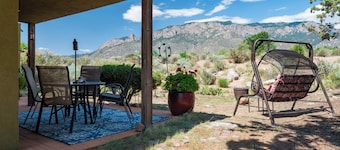 CASA SANDIA PEAK. Unobstructed Mountain/Tram Views. Serenity-Wildlife-Pets OK.