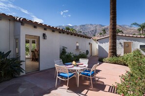Outdoor dining - Five bedroom  in United States of America, Palm Springs (Palm Springs)