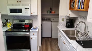 Coffee/tea maker, fridge, microwave, oven
