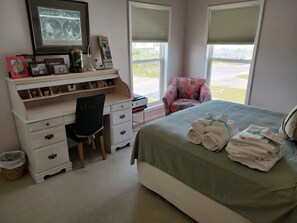 3 Schlafzimmer, Schreibtisch, Bügeleisen/Bügelbrett, Reisekinderbett