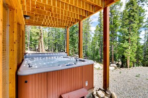 Outdoor spa tub - Family Friendly Home w/ Game Room, Hot Tub, Telescope, Starlink Internet - Lunar View (Fairplay)