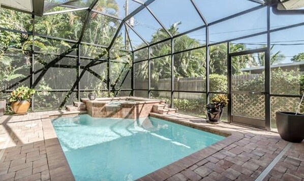 Outdoor pool, a heated pool - Endless Summer Naples ~Pool+Spa, Bikes, Beaches ☀️ Come & Applaud the Sunset! (Naples)