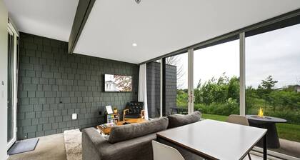 Award Winning Contemporary Flat - Walk to Downtown Egg Harbor - Flats on Church Street #101
