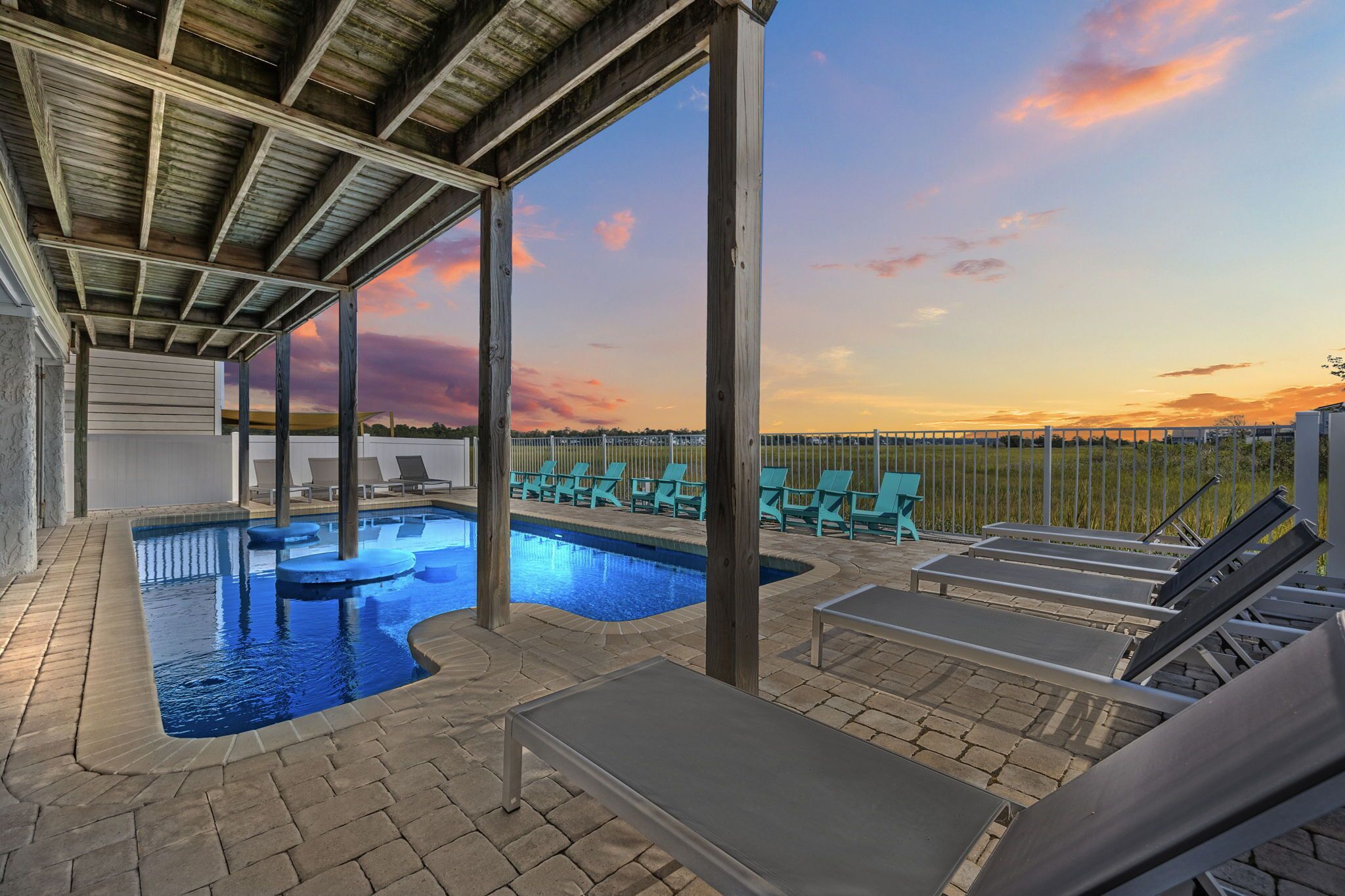 LUXURY RENTAL, DESIGNER DECOR, PRIVATE POOL, MARSH VIEW, WIFI, PET FRIENDLY