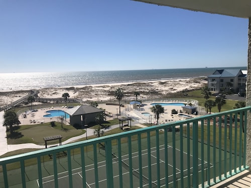 🏖 Beach front 3 bedroom 2 bath and 3 balconies corner unit extra balconies