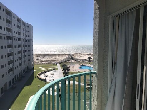 🏖 Beach front 3 bedroom 2 bath and 3 balconies corner unit extra balconies