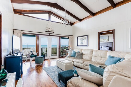 "White Eagle" - Oceanfront Home, 6 Bedrooms / 4 Bathrooms