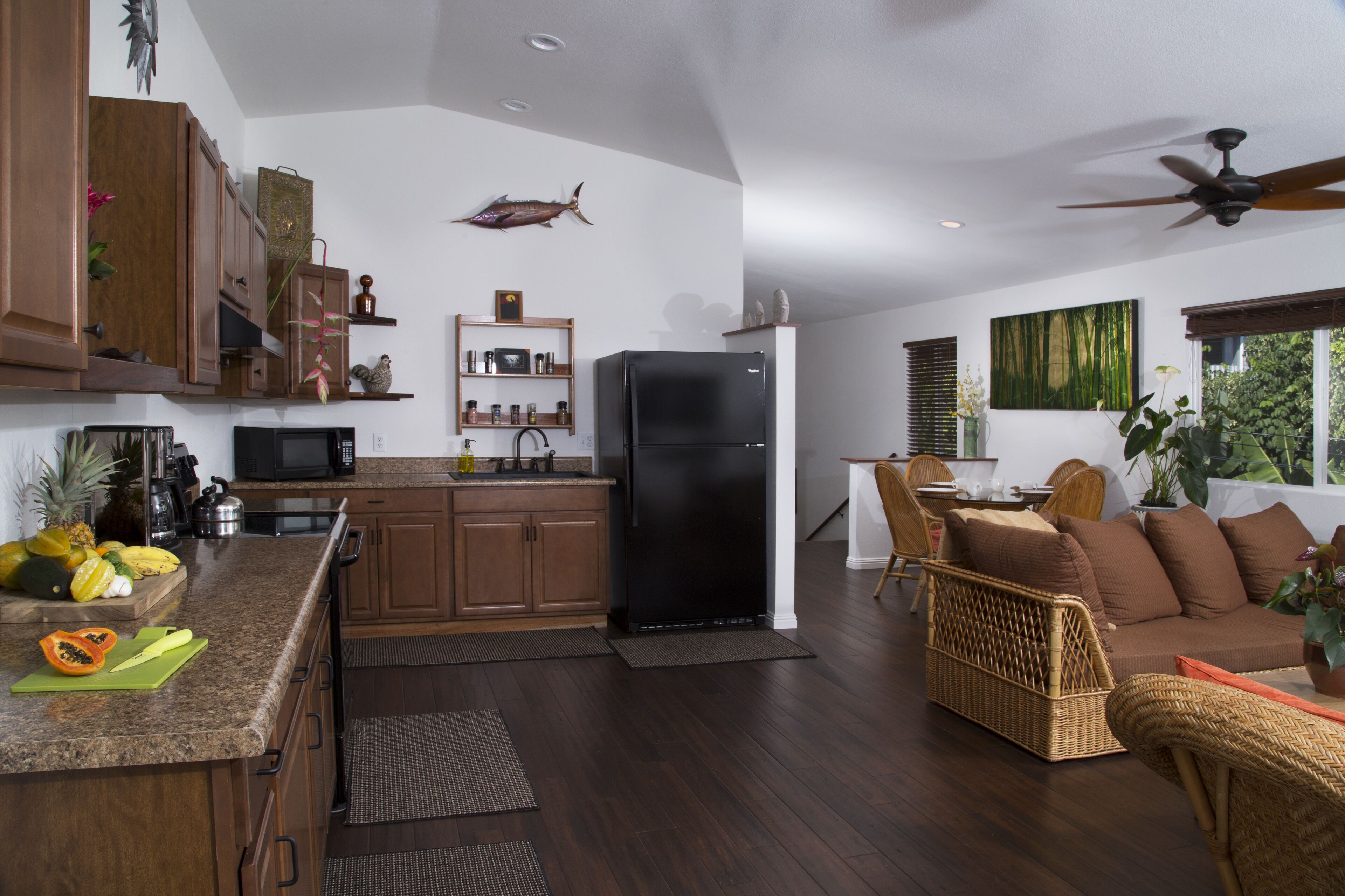 Smart TV, DVD player, books, offices