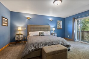 4 bedrooms, desk, iron/ironing board, travel cot