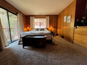 5 bedrooms, iron/ironing board, internet, bed sheets - (48R) The Tree House II at The Redwoods In Yosemite (Yosemite National Park)