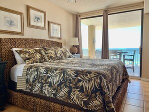 3 slaapkamers, een strijkplank/strijkijzer, gratis wifi, beddengoed