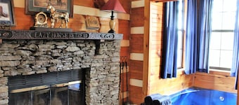 Peaceful, extremely clean Treehouse  cottage 10 min. from National Park entrance