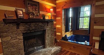 Äskettäin uusittu Treehouse-mökki! Ilmainen WiFi! Oleskele viikko ja seitsemäs yö ILMAISEKSI!