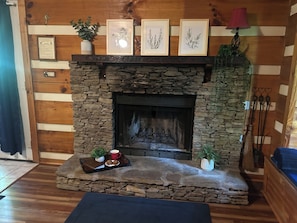 Interior - Peaceful, extremely clean Treehouse  cottage 10 min. from National Park entrance (Townsend)