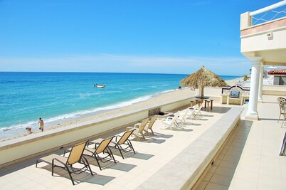  🐬 BEACH FRONT 🐬 Palapas, Firepit, Upstairs Deck, Whole House -- PLAYA ARCADIA