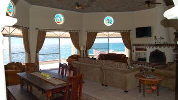 TV, fireplace, stereo