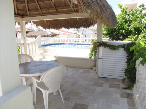 El Pajarito Luxury Apartment with Pool and Detached Studio discount available