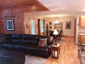 Smart TV, chimenea, reproductor de DVD y estéreo 