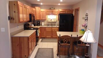 KylskÄp, mikrovÄgsugn, ugn och spishÀll