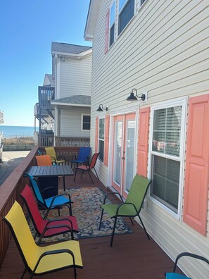 Outdoor dining - Ocean view! Just 77 Steps To The Beach!  Over 150  10 star reviews. (Myrtle Beach)