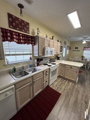Fridge, microwave, oven, stovetop - Ocean view! Just 77 Steps To The Beach!  Over 150  10 star reviews. (Myrtle Beach)
