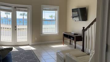 Smart TV, computer monitors