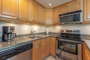 Refrigerador, microondas, horno, placa de cocina