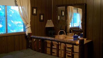 4 bedrooms, WiFi, bed sheets