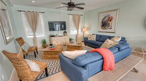 تلفزيون ذكي، ألعاب فيديو، مشغل دي في دي، كرة قدم الطاولة