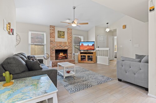 South Mountain Retreat in a Quiet Area  - Trail Access Close By🏜⛳️