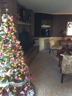Smart TV, fireplace, DVD player, books - with Private Pool (Lancaster)