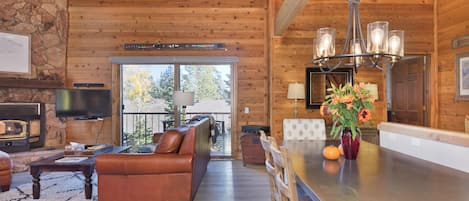 Smart TV, fireplace, books, stereo
